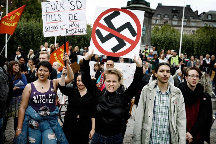 Linkse activisten protesteren tegen de partij van Jimmie Åkesson: "Wat gaan we doen? De racisten stoppen."