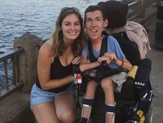 “We denken zelfs aan kindje”: Shane zit met zware beperking aan rolstoel gekluisterd, maar in de liefde wint hij de jackpot