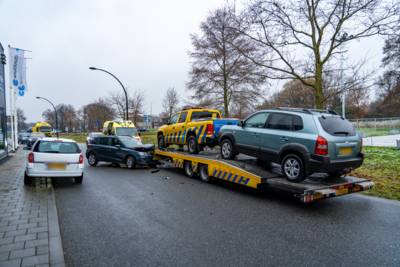 Man gewond bij botsing met autotrailer in Harderwijk