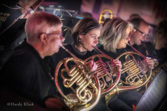 Blazers van De Eendracht tijdens de avond van de filmmuziek in de Pniëlkerk.