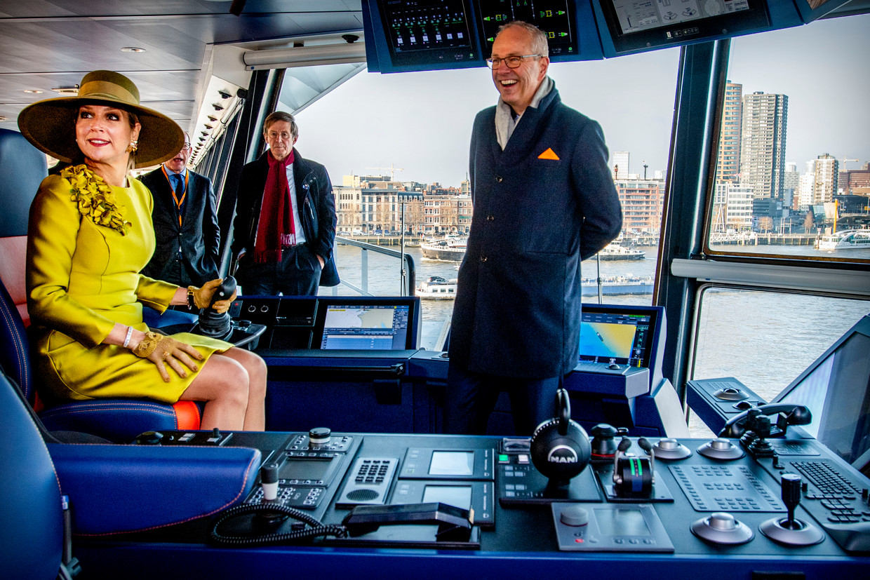December 2018, koningin Máxima doopt een nieuwe sleephopperzuiger van Van Oord: Vox Amalia. Rechts topman Pieter van Oord.   Beeld ANP Royal Images