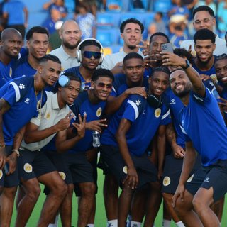 Loodst Dick Advocaat Curaçao naar het WK? Een stunt is in de maak