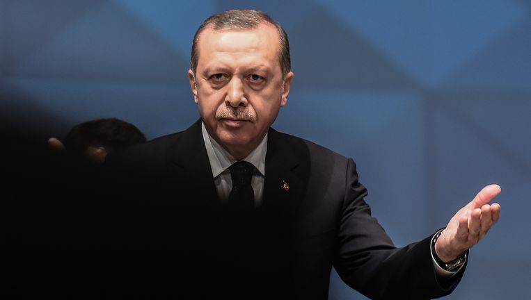 Böhmermann nam de Turkse president Erdogan onder vuur, en tegelijk de Duitse inperkingen van de vrijheid van meningsuiting. Beeld afp