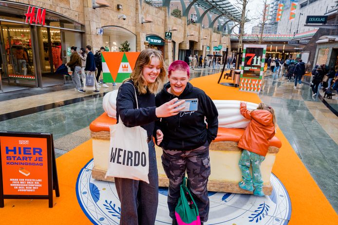 Waar Is Het Gezellig Langs De Route En Hoe Kom Je Er? Zo Beleef Je Een  Gerse Koningsdag In Rotterdam | Koningsdag 2023 | Destentor.Nl