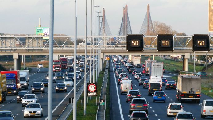 File op de A2 bij Zaltbommel.