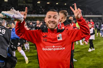 Kylian Hazard signe à Tubize-Braine