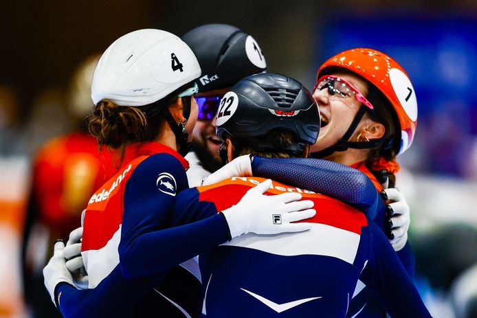 De Nederlandse ploeg viert de gouden plak.