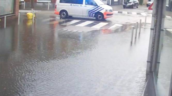 E40 en verschillende straten in Wetteren onder water na hevige regenval