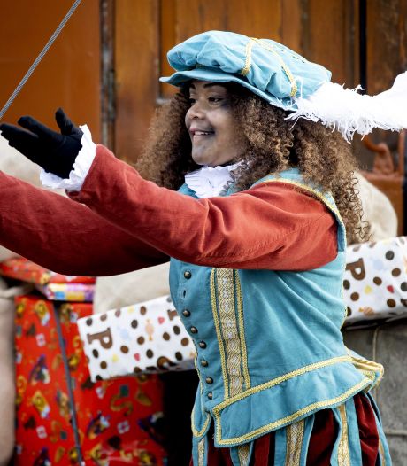 Sinterklaas pakt uit met grotere en duurdere cadeaus: ‘Overcompensatie voor corona’