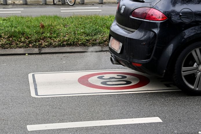 Groen en Vooruit dienen in het Vlaams Parlement een voorstel van decreet in om de standaardsnelheid in de bebouwde kom in heel Vlaanderen te verlagen naar 30 km/u, zoals nu al het geval is in Brussel.