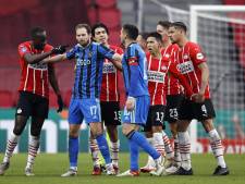 Dubieus doelpunt Mazraoui zorgt tijdens PSV - Ajax voor onbegrip in Eindhoven