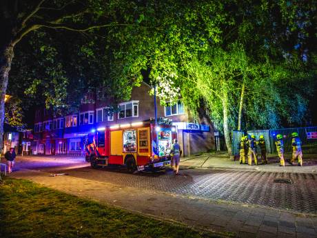 Tuinset vliegt in brand op balkon in Zevenaar, bewoners moeten tijdje woning verlaten