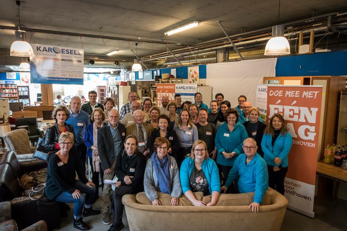Kringloopwinkel Karoesell schenkt geld aan diverse stichtingen uit Best, Eindhoven en Eersel.