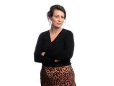 Ontroerd voor de tv voor de intocht van de Sint