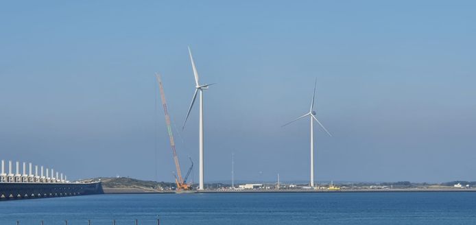 Windpark Binnenhaven tijdens de bouw.