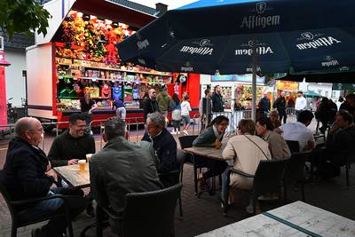 1,5 meter-kermis lijkt op een drukke supermarkt