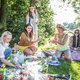 Oekraïners vieren zelfstandigheid met picknick in Vondelpark