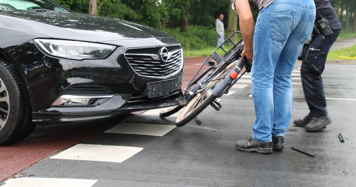 Fietser gewond bij botsing met auto in Zwolle-Zuid.