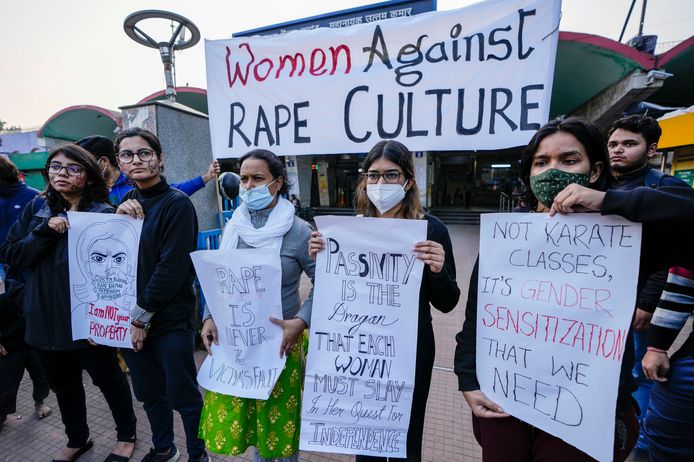 Universiteitsstudentes protesteren in New Delhi in India tegen de heersende verkrachtingscultuur in het land.