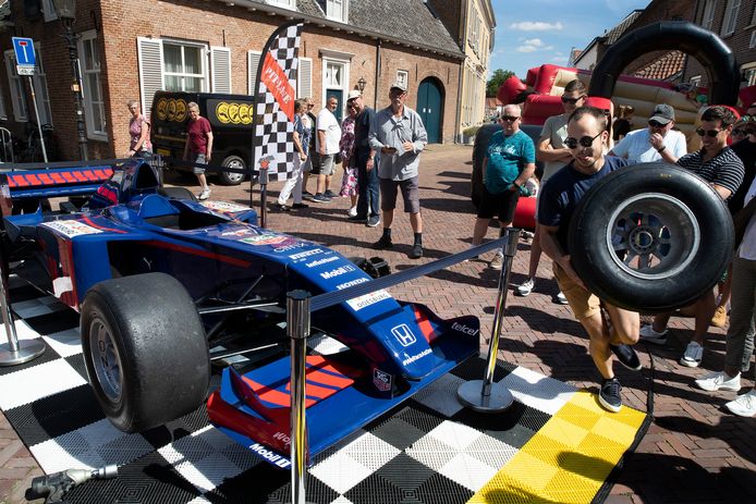 Wie kan het snelst de banden verwisselen van een Formule 1 wagen?