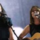 Feist brengt hulde aan Leonard Cohen met cover van 'Hey, That's No Way To Say Goodbye'