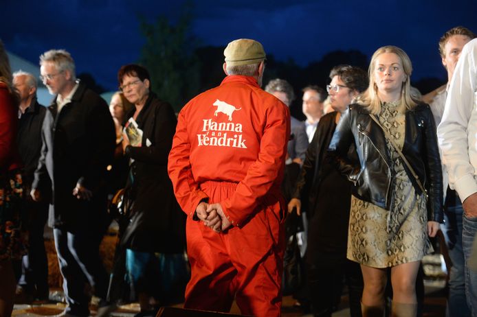 Theater op het evenemententerrein van vliegveld Twente.