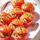 Zó maak je deze gevulde tomaten met een twist