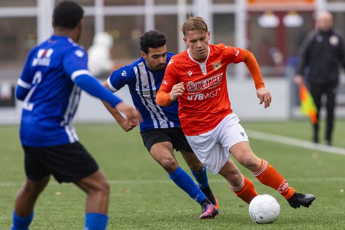 Koningsdag komt eraan, ben jij er al klaar voor?🧡 Scoor nu nog snel je oranje outfit bij ons in de winkel en vier Koningsdag in stijl👑 -- #KingDeals #Koningsdag #WijZijnVoetbal #Voetbalshop