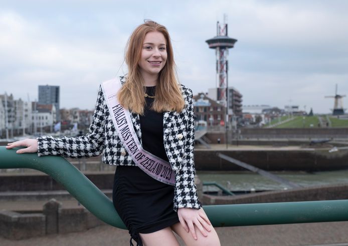 Domenica de Poorter (17) wil wil Miss Teen of Zeeland 2023 worden. Ze houdt van Vlissingen ,,Dicht bij het strand en de Boulevard wonen, vind ik fijn. Ik hou van de geur van de zee, van de frisse lucht”