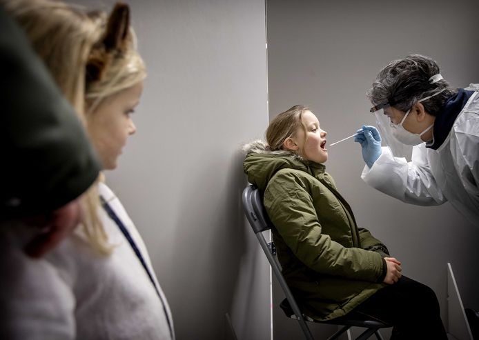 Algemeen beeld ter illustratie. Vanaf morgen worden 2.300 leerlingen in de Westhoek getest op het coronavirus.