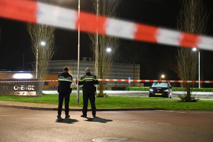 Polite-onderzoek op de parkeerplaats van sportpark Het Schenge in Goes.
