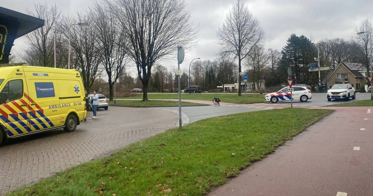 Fietser in Hengelo gewond na aanrijding.