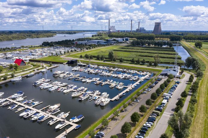 Gemeente Drimmelen gaat meer woningen bouwen. Deze komen onder meer op de landtongen van de jachthaven van Drimmelen.