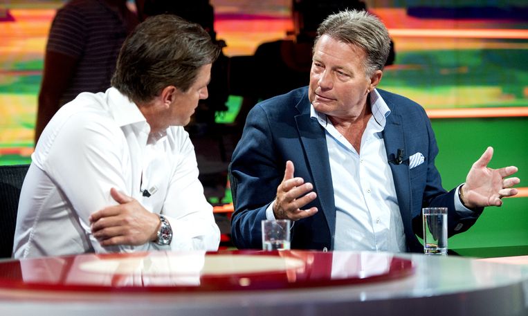 Adriaanse als analist bij Studio Voetbal in 2013 Beeld ANP