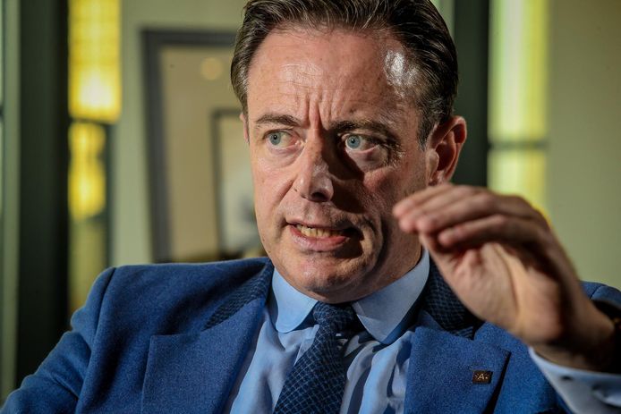 De manifestanten vinden dat Bart De Wever niet van een Turkse straat mag spreken.