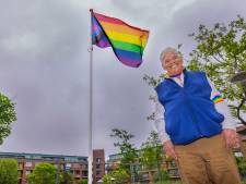 Cees (77) streed bijna negen jaar voor mast, nu hangt Pride-vlag in top: ‘Gelukkigste dag van mijn leven’