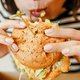 Onderzoek: als je met je handen eet, smaakt je eten lekkerder
