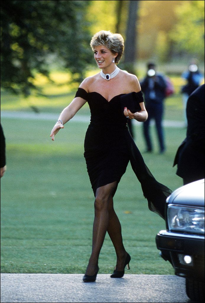 Prinses Diana in haar zwarte wraakjurk in 1994.