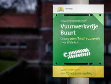Vuurwerkvrije buurt? Gemeente Den Haag deelt bordjes uit tegen knalvuurwerk