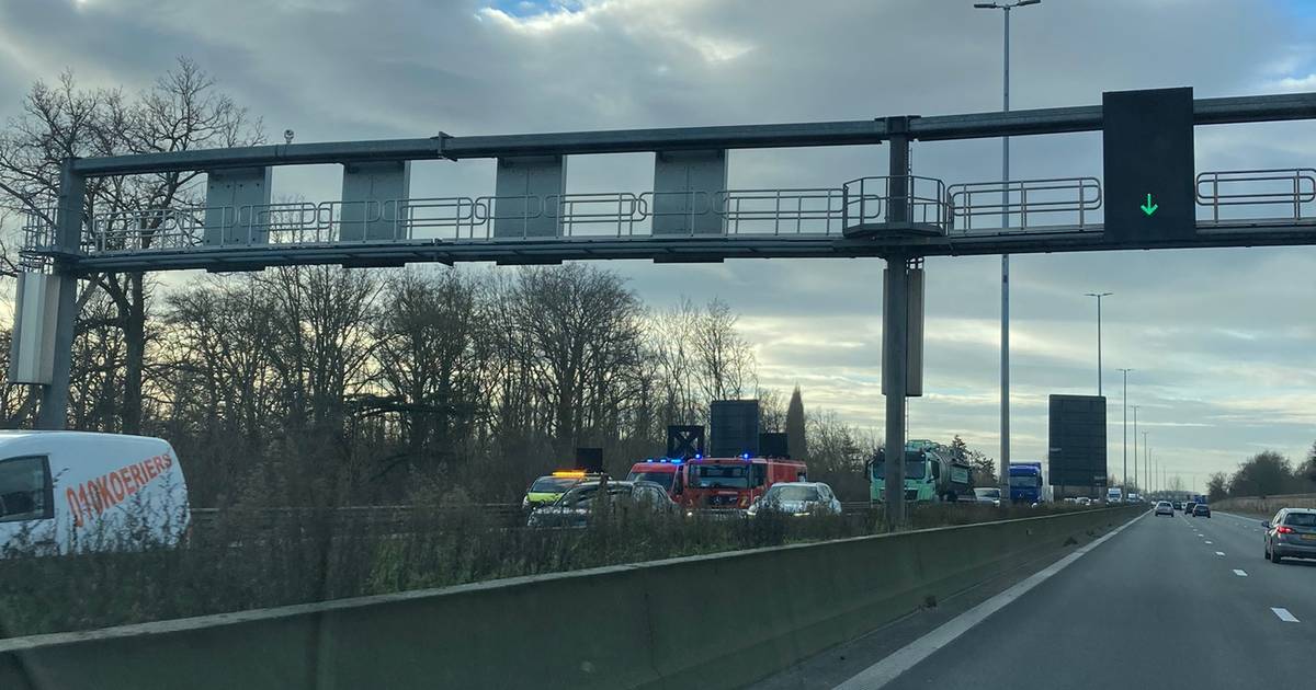 30 minuten file op E17 richting Gent door defecte auto in Zwijnaarde