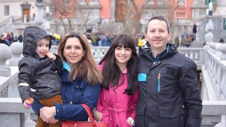 De ter dood veroordeelde professor Ahmadreza Djalali en zijn gezin.  Beeld RV