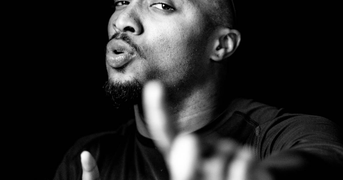 De Nijmeegse Poke (30) begon zijn carrière bij de DAR, brak door als rapper en werkt nu samen met Ge