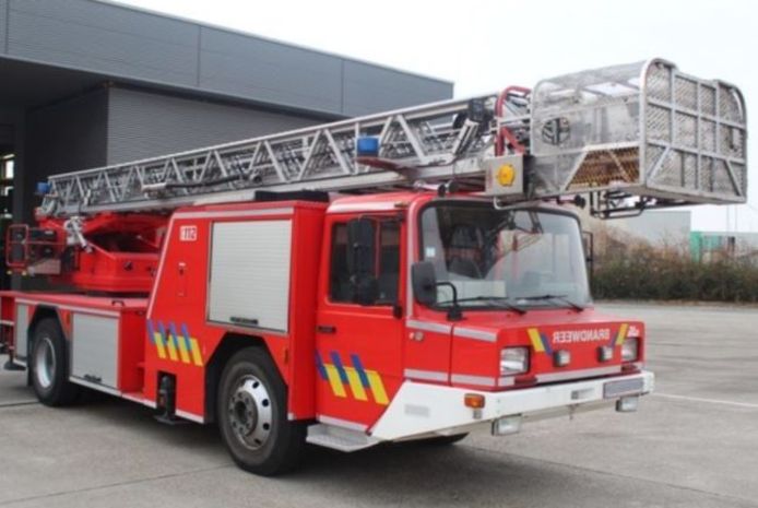Tweedehands brandweerauto's koop: brandweer Antwerpen houdt openbare veiling voor afgeschreven materiaal | Antwerpen | pzc.nl