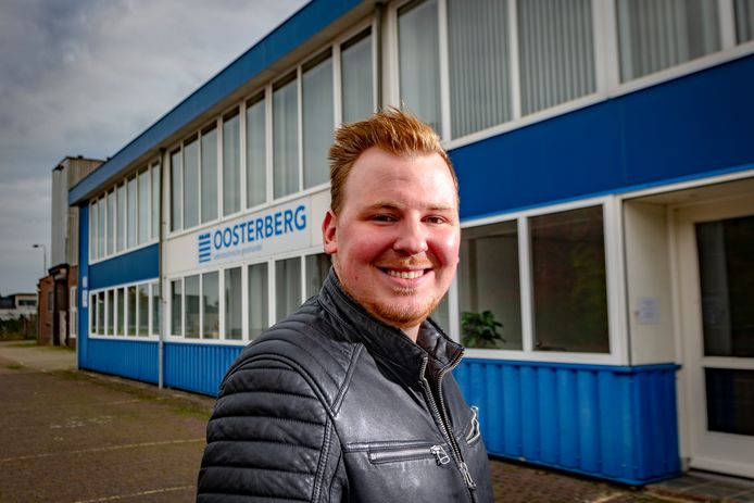 Popcollege-directeur Luuk Nengerman voor het nieuwe onderkomen. ,,Ik dacht: eerst zien, dan geloven. Maar het is dus echt waar.’’