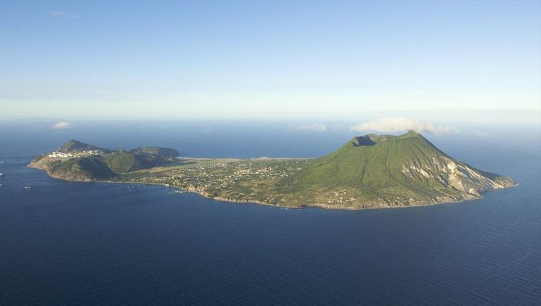 Luchtfoto van Sint Eustatius, 2008. Beeld Hollandse Hoogte / Jochem Wijnands