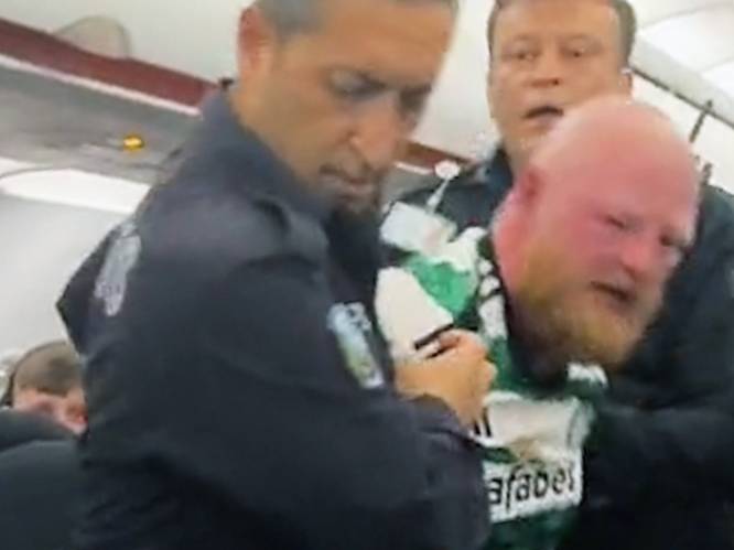 KIJK. Het schokkend moment waarop stomdron­ken Cel­tic-hooligan agenten en stewardess slaat