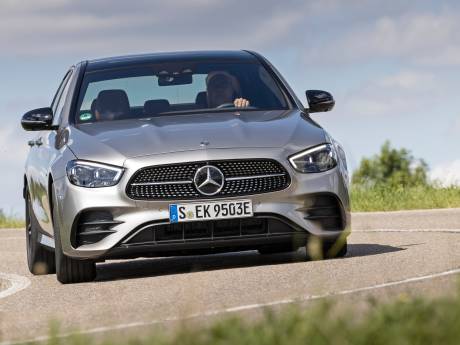 Mercedes waarschuwt 800.000 klanten wegens brandgevaar: ‘Laat je auto staan’