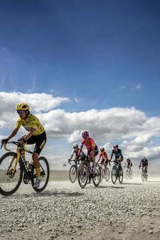 Verschil in Tour de France Femmes wordt voorlopig vooral gemaakt door chaos
