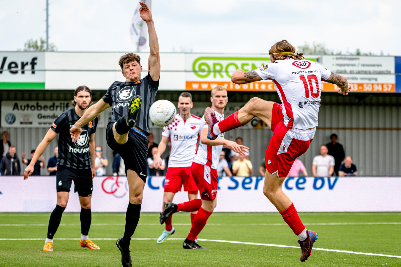 Weinig beleving en energie bij ‘Kozakken Boysonwaardig’ optreden tegen HHC Hardenberg Foto