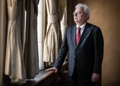 Opgestapte voorzitter 50Plus: 'Geen messen, maar hele bestekla in mijn rug'